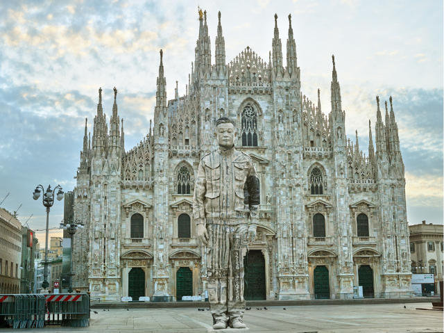 Duomo, Milano, 2019 Liu Bolin  Cina / China  https://liubolinstudio.com/  stampa a getto d'inchiostro  112,5 x 150 cm  n° /6  Courtesy Boxart Galleria d'Arte, Verona