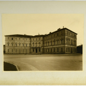 Gibelli Arte Riproduttiva, Educatorio Duchessa Isabella. Facciata esterna. Stampa su carta alla gelatina ai sali d'argento, 1935 ca.