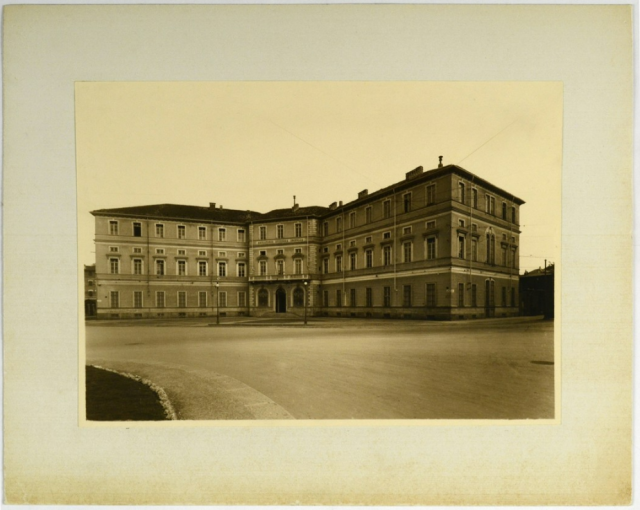 Gibelli Arte Riproduttiva, Educatorio Duchessa Isabella. Facciata esterna. Stampa su carta alla gelatina ai sali d'argento, 1935 ca.