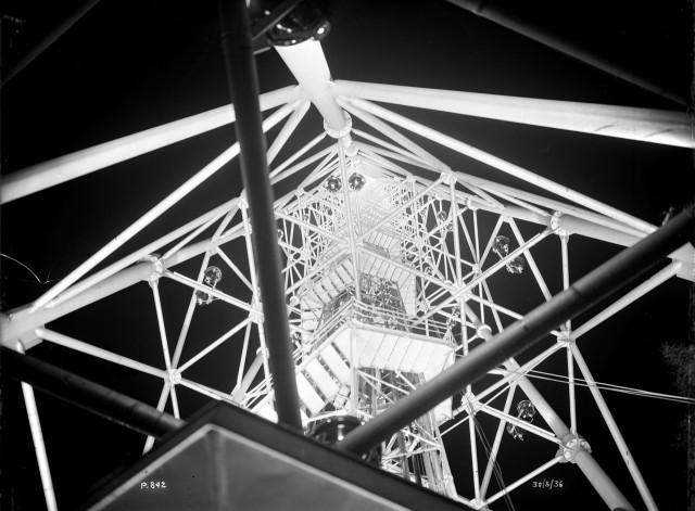 Illuminazione pubblica della Torre Littoria (poi Torre Branca). Antonio Paoletti, 30 maggio 1936, Archivio storico fotografico AEM, Fondazione AEM-Gruppo A2A, Milano;